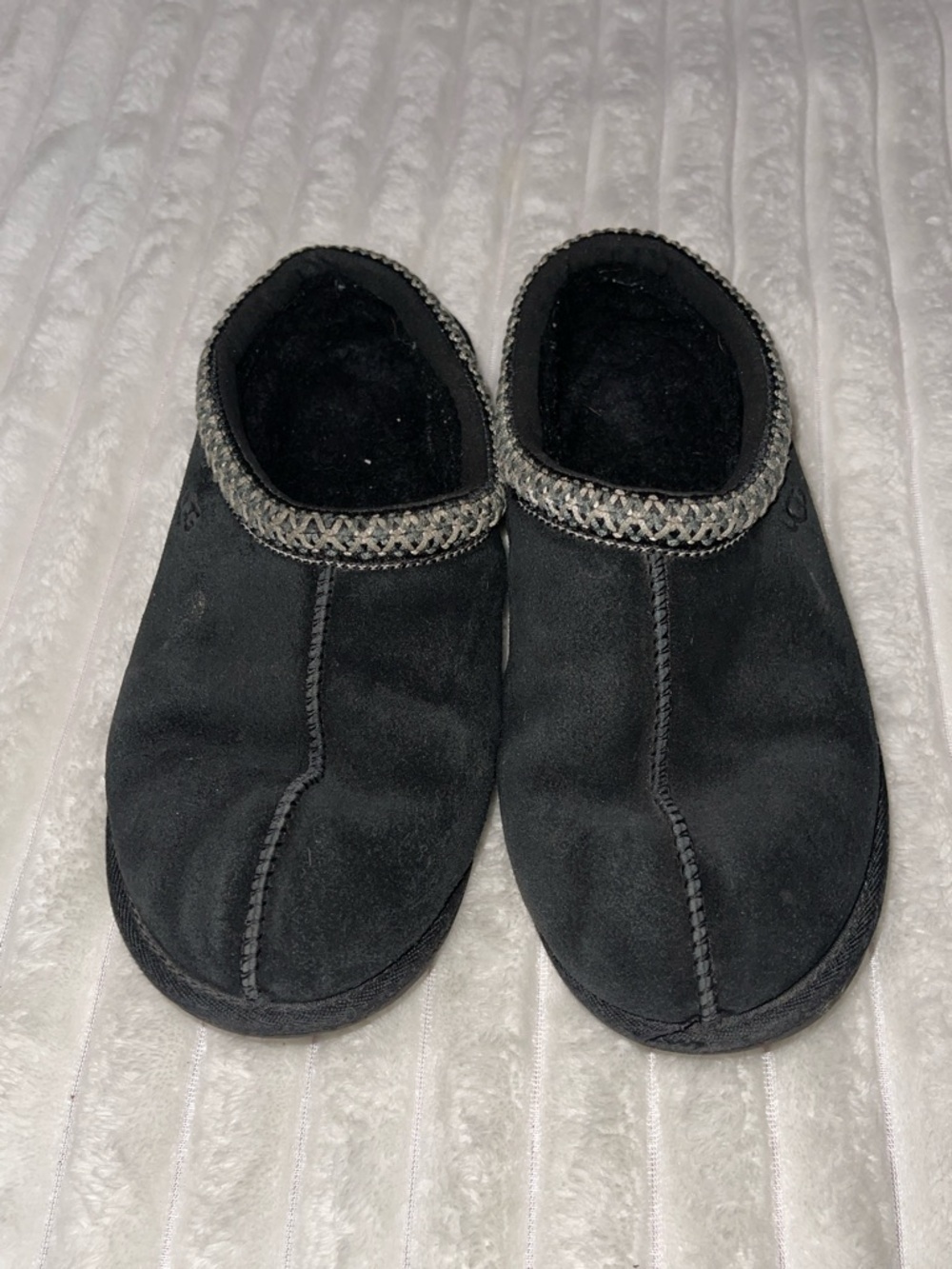 UGG Tasman Slipper II | Size 6 Kids - Picture 2 of 10